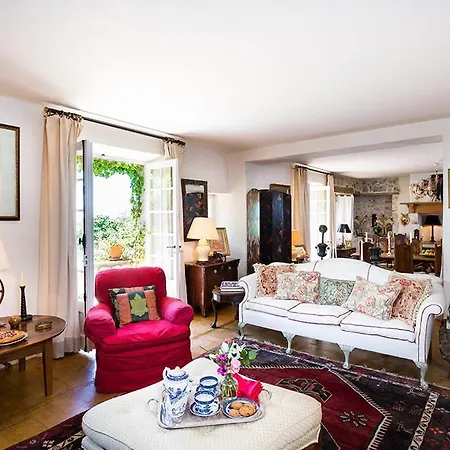 Sleeps 12 Vila