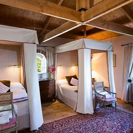 Vila Sleeps 12 *
