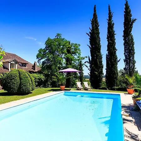 Vila Sleeps 12 *
